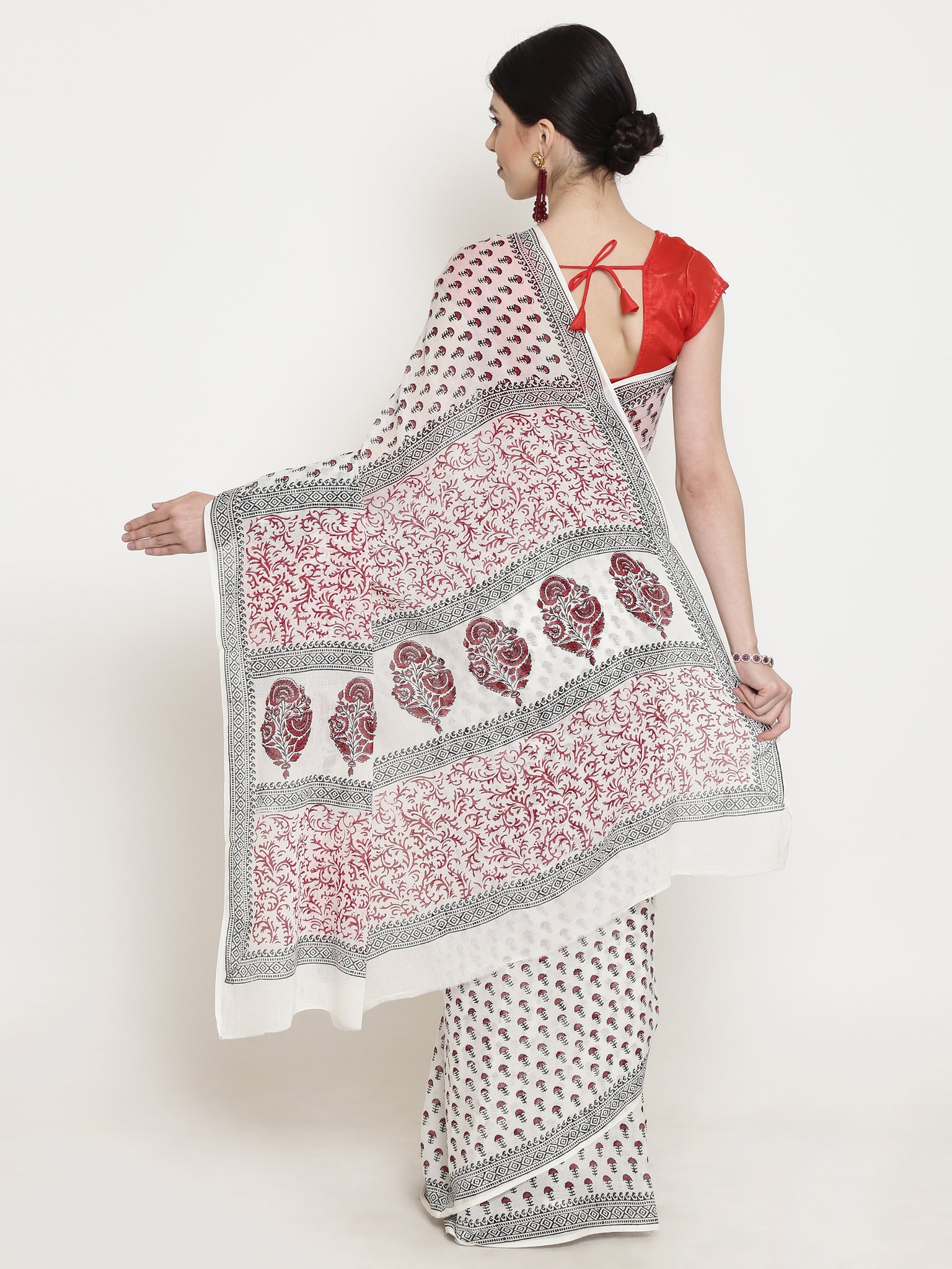 White & Black Bagh Block Print Handcrafted Cotton Saree-Saree-Kalakari India-BAPASA0089-Bagh, Cotton, Geographical Indication, Hand Blocks, Hand Crafted, Heritage Prints, Sarees, Sustainable Fabrics-[Linen,Ethnic,wear,Fashionista,Handloom,Handicraft,Indigo,blockprint,block,print,Cotton,Chanderi,Blue, latest,classy,party,bollywood,trendy,summer,style,traditional,formal,elegant,unique,style,hand,block,print, dabu,booti,gift,present,glamorous,affordable,collectible,Sari,Saree,printed, holi, Diwali,