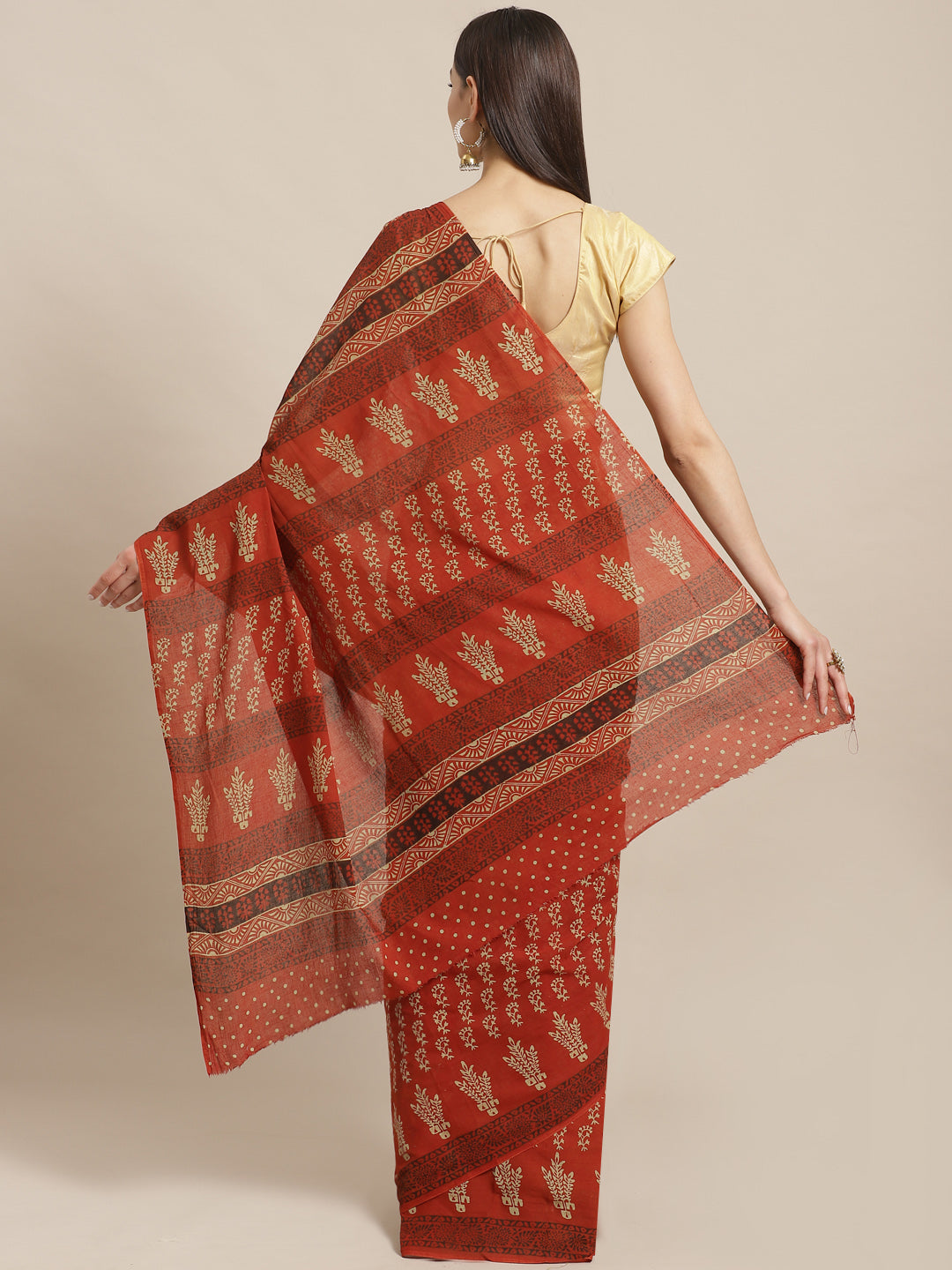 Brown and White, Kalakari India Pure Cotton Hand Block Printed Saree and Blouse BAPASA0099-Saree-Kalakari India-BAPASA0099-Block Print, Cotton, Geographical Indication, Hand Crafted, Heritage Prints, Natural Dyes, Red, Sarees, Sustainable Fabrics, Woven, Yellow-[Linen,Ethnic,wear,Fashionista,Handloom,Handicraft,Indigo,blockprint,block,print,Cotton,Chanderi,Blue, latest,classy,party,bollywood,trendy,summer,style,traditional,formal,elegant,unique,style,hand,block,print, dabu,booti,gift,present,gla