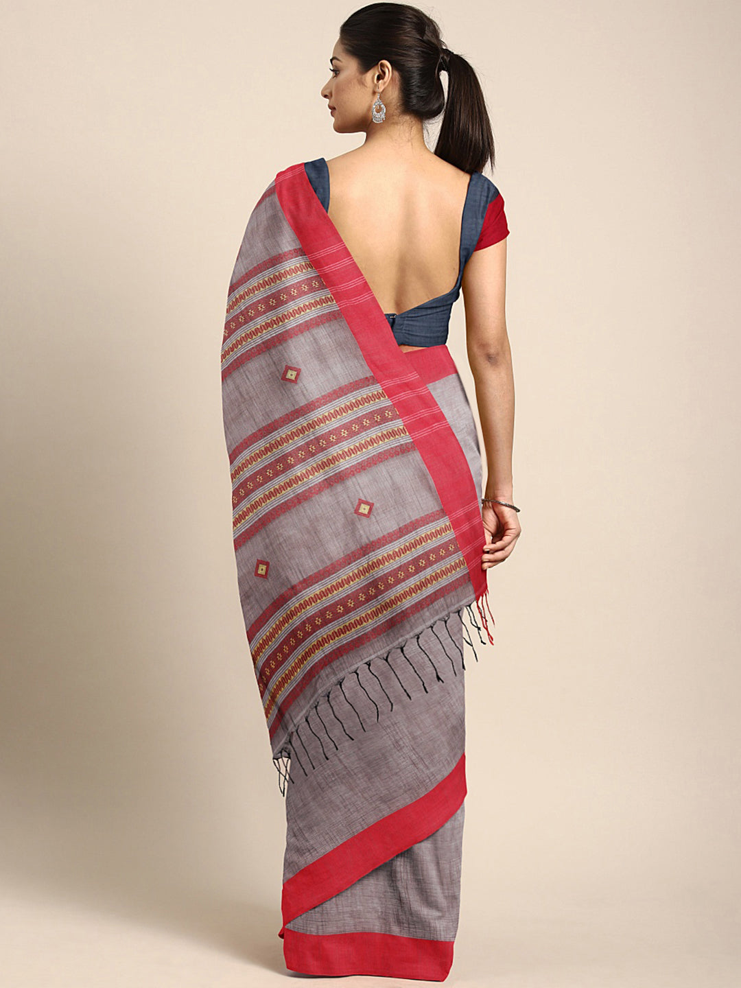 Grey Jamdani Woven Design Saree With Blouse Piece SHBESA0081 SHBESA0081-Saree-Kalakari India-SHBESA0081-Geographical Indication, Hand Crafted, Handloom, Heritage Prints, Jamdani, Natural Dyes, Pure Cotton, Sarees, Sustainable Fabrics, West Bengal, Woven-[Linen,Ethnic,wear,Fashionista,Handloom,Handicraft,Indigo,blockprint,block,print,Cotton,Chanderi,Blue, latest,classy,party,bollywood,trendy,summer,style,traditional,formal,elegant,unique,style,hand,block,print, dabu,booti,gift,present,glamorous,a