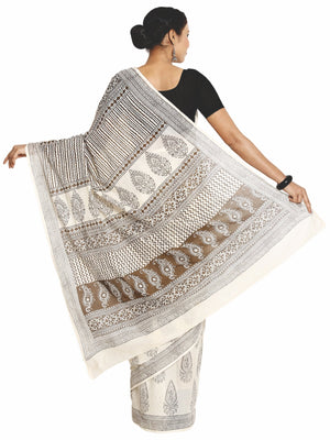 Off-White Cotton Hand Block Bagh Print Handcrafted Saree-Saree-Kalakari India-ZIBASA0038-Bagh, Cotton, Geographical Indication, Hand Blocks, Hand Crafted, Heritage Prints, Natural Dyes, Sarees, Sustainable Fabrics-[Linen,Ethnic,wear,Fashionista,Handloom,Handicraft,Indigo,blockprint,block,print,Cotton,Chanderi,Blue, latest,classy,party,bollywood,trendy,summer,style,traditional,formal,elegant,unique,style,hand,block,print, dabu,booti,gift,present,glamorous,affordable,collectible,Sari,Saree,printed